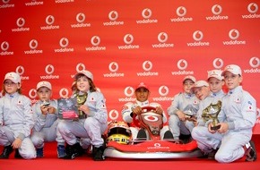 Vodafone GmbH: Lewis Hamilton verrät jungen Karttalenten die Geheimnisse seines Erfolges