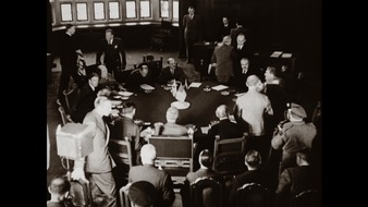 „Roosevelt würde sich im Grab umdrehen!“ – Interview mit dem britischen Bestsellerautor Giles Milton zu seiner neuen Dokumentation „Der Zweite Weltkrieg – Die letzten Stunden“