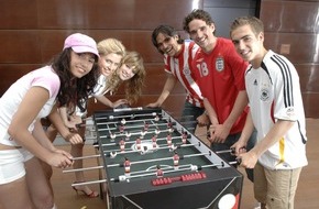 ProSieben: FC-Bayern-Stars lieben WM FOR THE GIRLS: Mit der Marketingkampagne "WM FOR THE GIRLS" macht ProSieben auch Frauen Lust auf die heißen Fußball-Wochen