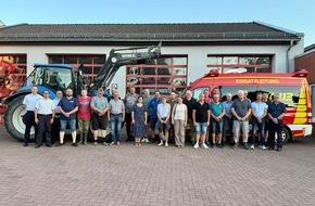 Freiwillige Feuerwehr Hünxe: FW Hünxe: Feuerwehr Hünxe tauscht sich über die Zusammenarbeit mit landwirtschaftlichen Betrieben aus