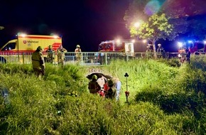 Kreisfeuerwehr Oldenburg: FW-OLL: Frau verletzt sich schwer bei Sturz in Entwässerungskanal