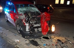 Polizei Minden-Lübbecke: POL-MI: Autofahrer fährt auf geparkten Klein-Lkw auf