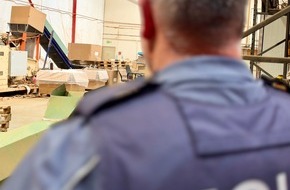 Zollfahndungsamt Essen: ZOLL-E: StA D&uuml;sseldorf und ZFA Essen:Durchsuchungen und Vollstreckung von Haftbefehlen im Bereich der illegalen Zigarettenproduktion-illegale Zigarettenfabrik -21 Festnahmen- Steuerschaden im Millionenbereich