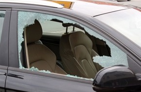 Polizei Minden-Lübbecke: POL-MI: Seitenscheiben von zwei Autos zertrümmert