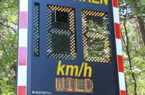 Polizeiinspektion Nienburg / Schaumburg: POL-NI: Dialogdisplay und Warnplakat gestohlen  -Bilder im Download-