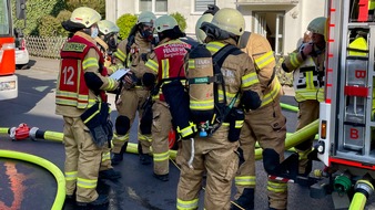 Feuerwehr Bergisch Gladbach: FW-GL: Feuerwehr Bergisch Gladbach rettet zwei Katzen nach Wohnungsbrand in der Stadtmitte von Bergisch Gladbach