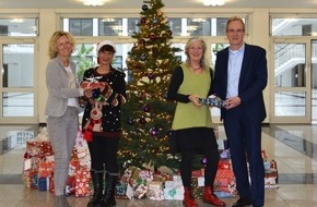 Mobilize Financial Services, eine Marke der RCI Banque S.A. Niederlassung Deutschland: Weihnachtswunschbaum in Neuss: Gemeinsam anderen Menschen eine Freude bereiten