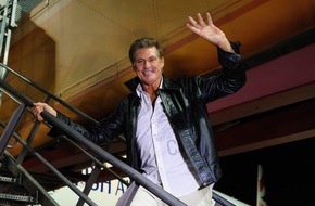 SAT.1: The Hoff is off: David Hasselhoff verlässt das "Promi Big Brother"-Haus! (BILD)