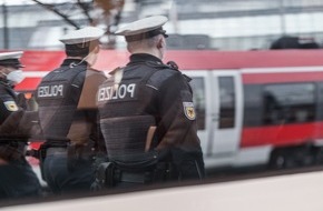 Bundespolizeidirektion Sankt Augustin: BPOL NRW: Bahnreisende angepöbelt und Sicherheitsdienst weggestoßen - Bundespolizei spricht 37-Jährigem Platzverweis aus