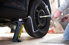 ADAC Hessen-Th&uuml;ringen e.V.: Auf schwammigen Sohlen durch den Sommer / Der ADAC erkl&auml;rt, warum Winterreifen im Sommer zum Problem werden k&ouml;nnen