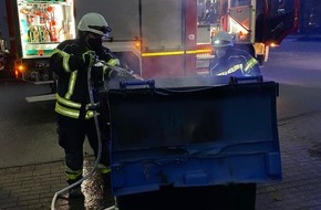 Freiwillige Feuerwehr Bedburg-Hau: FW-KLE: Müllcontainer an der Grundschule Schneppenbaum brannte wieder