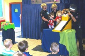 Polizeiinspektion Cuxhaven: POL-CUX: Präventionsveranstaltung mit pädagogischer Puppenbühne der Polizei - Lehrreiches Theater an der Grundschule
(Bildmaterial als Download in der digitalen Pressemappe)