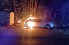 Polizei Mettmann: POL-ME: Fahrzeugbrand - die Polizei ermittelt - Ratingen - 2305011