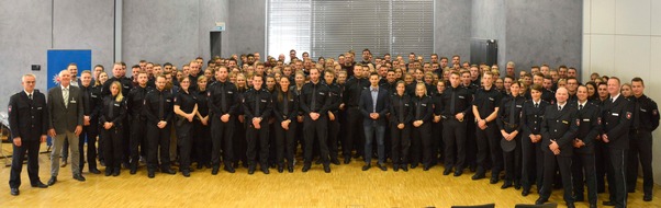 Polizeidirektion Hannover: POL-H: Polizeivizepräsident begrüßt 233 neue Mitarbeiterinnen und Mitarbeiter