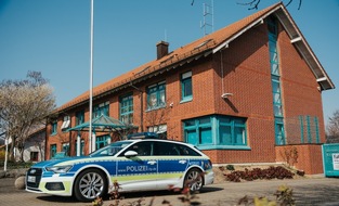 Polizeidirektion Landau: POL-PDLD: Edesheim - Brennendes Baumhaus