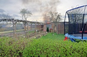 Freiwillige Feuerwehr Lehrte: FW Lehrte: Feuerwehrmann bei Gartenlaubenbrand verletzt