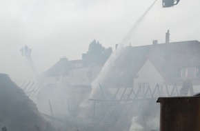 Feuerwehr Dortmund: FW-DO: 14.06.2020 - FEUER IN OESTRICH Ausgedehnter Gebäudebrand um ehemaligem Getränkemarkt