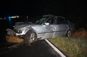 Polizei Düren: POL-DN: Betrunken von der Straße abgekommen - Autofahrer schwer verletzt