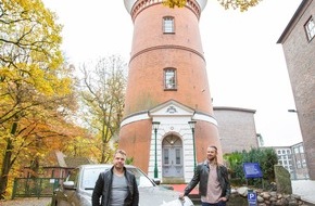 SAT.1: Sozialer Abstieg mit 186 Stufen: Millionärs-Paar tauscht Hamburger Luxus-Wasserturm mit Mini-Wohnung in Bremen - in "Plötzlich arm, plötzlich reich" am Mittwoch in SAT.1