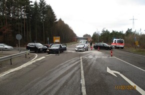 Polizeidirektion Kaiserslautern: POL-PDKL: Vorfahrt missachtet - zwei Unfallbeteiligte leicht verletzt