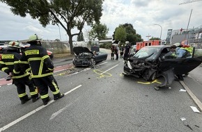 Feuerwehr Dortmund: FW-DO: Verkehrsunfall auf der Hannöverschen Straße - Zwei Personen verletzt