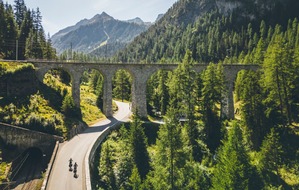 Graubünden Ferien: Glacier Bike Tour: Neues Radtouren-Highlight quer durch die Schweiz