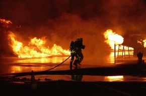 Feuerwehr Dortmund: FW-DO: 06.04.2019 - Großübung am Flughafen
Bei Flugunfallübung am Dortmunder Flughafen wird der Ernstfall geübt