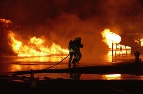 Feuerwehr Dortmund: FW-DO: 06.04.2019 - Großübung am Flughafen
Bei Flugunfallübung am Dortmunder Flughafen wird der Ernstfall geübt