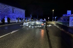 Polizei Aachen: POL-AC: Zwei junge Männer bei Alleinunfall verletzt