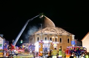 Kreisfeuerwehrverband Neunkirchen: FW LK Neunkirchen: Brand eines leerstehenden Hotel-Restaurants in der Hauptstraße