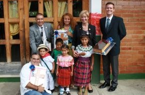 nph Kinderhilfe Lateinamerika e.V.: Mitglied des US-Repräsentantenhauses besucht Kinderdorf in Guatemala / Das Thema Kindermigration bestimmt den US-Wahlkampf