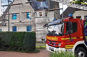Feuerwehr Gelsenkirchen: FW-GE: Feuerwehr Gelsenkirchen löscht Dachstuhlbrand in Gelsenkirchen-Erle