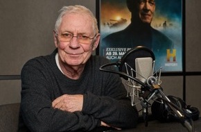 The HISTORY Channel: Die deutsche Stimme von Tom Hanks: Joachim Tennstedt &uuml;ber seine Arbeit an der Doku-Serie &bdquo;Der Zweite Weltkrieg mit Tom Hanks&ldquo;