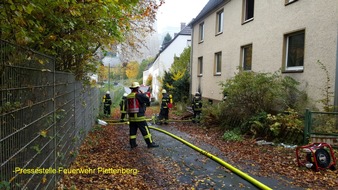 Feuerwehr Plettenberg: FW-PL: Übung der Feuerwehr Plettenberg unter realistischen Bedingungen in der ehemaligen Wohnsiedlung am Kraftwerk Werdohl-Elverlingsen
