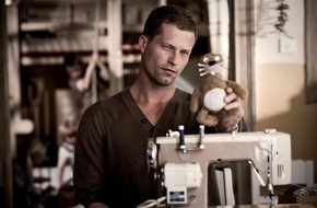 sixx: Harter Kerl ganz weich: Til Schweiger bastelt "Keinohrhasen" auf sixx (mit Bild)