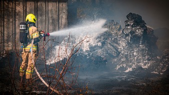 FW Gronau: Abschlussmeldung - Großbrand im Industriegebiet am Alten Postweg