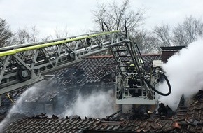 Feuerwehr Iserlohn: FW-MK: +++UPDATE - Dachstuhlbrand+++