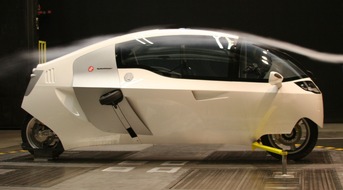 PERAVES: MonoTracer® am Autosalon: "The ultimate Low Drag- High Performance Vehicle"