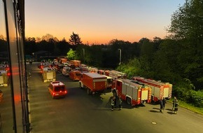 Feuerwehr Gelsenkirchen: FW-GE: Überörtliche Hilfe für den Kreis Viersen / Einsatzkräfte der Feuerwehr Gelsenkirchen und des Kreises Coesfeld unterstützen die Löscharbeiten in einem grenznahem Waldgebiet bei Niederkrüchten