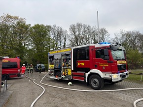 FW-AUR: Parzelle in Flammen