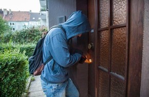 Polizei Rhein-Erft-Kreis: POL-REK: 171130-2: Einbrecher flüchtete- Hürth