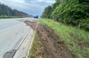 Autobahnpolizeiinspektion: API-TH: LKW-Anhänger kippt auf der A9 bei Bad Klosterlausnitz auf die Fahrbahn