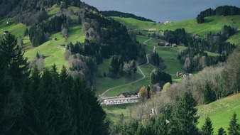 Textilmuseum St.Gallen: Neue Ausstellung im Textilmuseum St.Gallen: &bdquo;Portr&auml;t einer Schweizer Firma. Eine Fotoserie von Barbara Davatz&ldquo; ab dem 5. Juni 2026