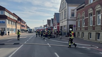 Freiwillige Feuerwehr Aurich: FW-AUR: Dachstuhlbrand im Stadtzentrum