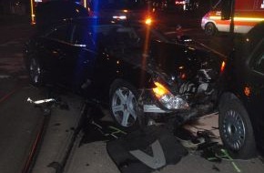 Polizei Düsseldorf: POL-D: Verkehrsunfallflucht in Stadtmitte - Fünf Verletzte
