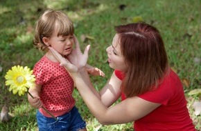 DVAG Deutsche Vermögensberatung AG: Eltern aufgepasst: Babysitter müssen ausreichend versichert sein