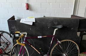 Polizei Düsseldorf: POL-D: Oberbilk - Zivilfahnder entdecken dutzende mutmaßlich gestohlene Fahrräder - Polizei sucht nach Eigentümern mit Lichtbildern