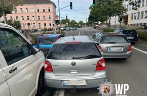 Polizeidirektion Kaiserslautern: POL-PDKL: Unfallflucht: Verursacher in Krankenhaus gebracht