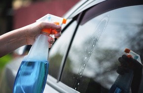 Initiative "Mülltrennung wirkt": Frühjahrspflege fürs Auto / Tipps: Gebrauchte Verpackungen und andere Abfälle von der Fahrzeugpflege sicher und umweltfreundlich entsorgen
