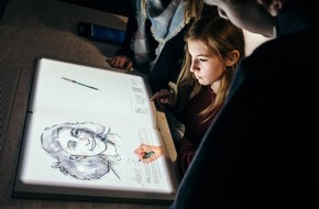 Stiftung Ravensburger Verlag: Jubiläumspreis / Die Stiftung Ravensburger Verlag zeichnet die Bildungsstätte Anne Frank mit einem Sonderpreis für ihre herausragende Bildungsarbeit aus
